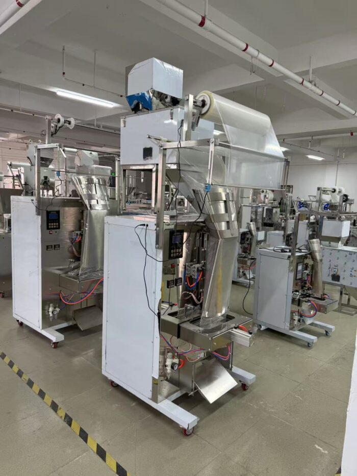 Máquina DARZD-720BQ trabajando con productos alimentarios como cereales, café y nueces