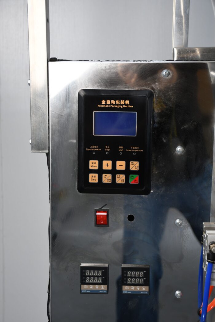 Detalle del panel digital de control multilingüe de la DARZD-720BQ