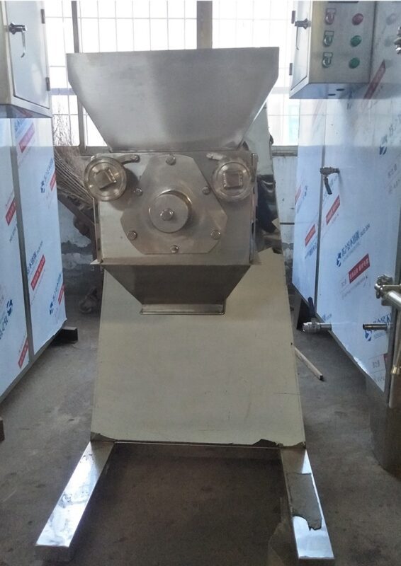 YARK-160 svingknuser sett forfra med toppbeholder i rustfritt stål