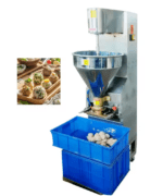 Máquina boleadora de carne HAF-T40 con contenedor azul de salida y ejemplo de bolas de carne terminadas